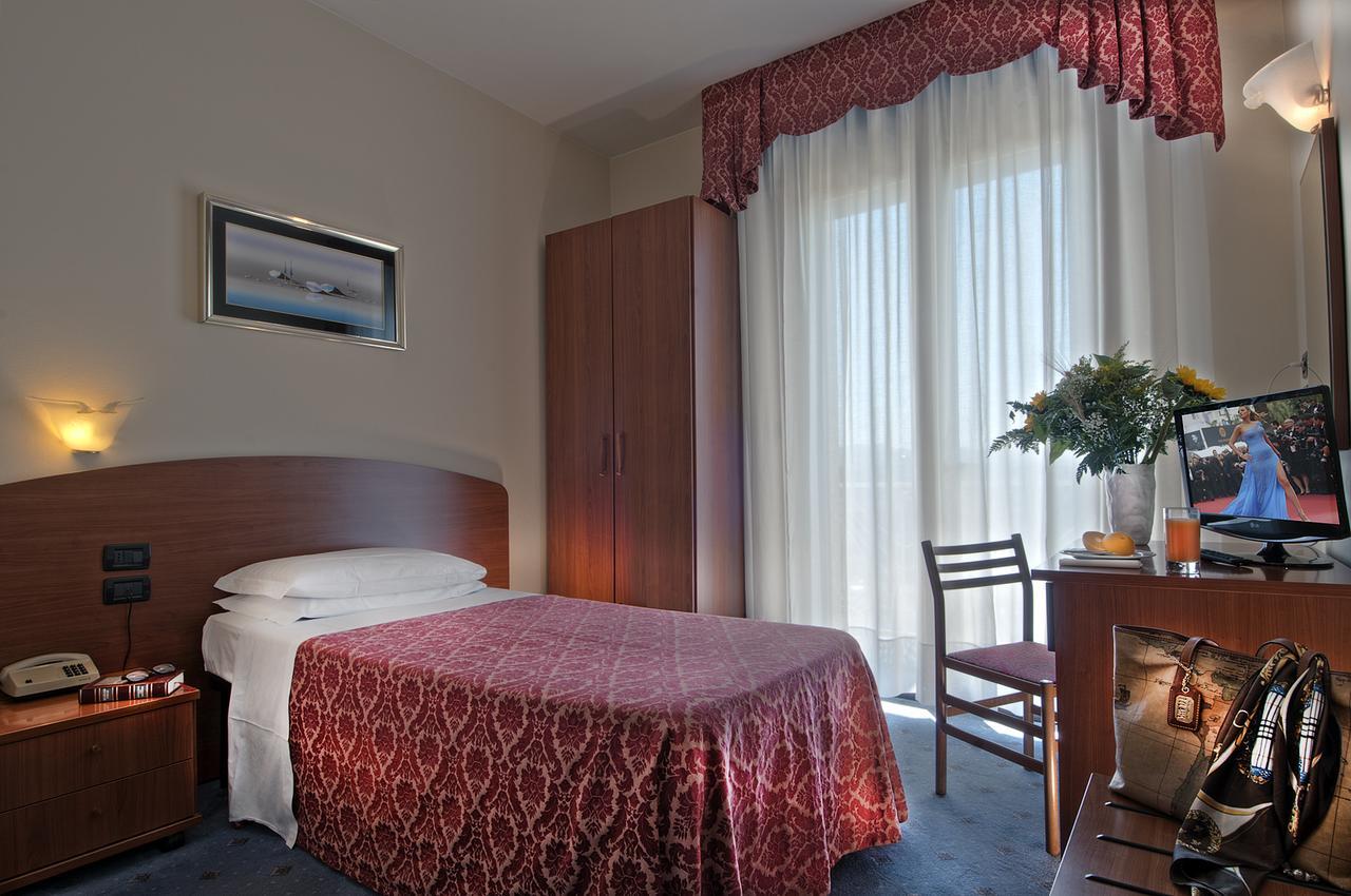 Hotel Terme Belsoggiorno อาบาโนแตร์เม ภายนอก รูปภาพ