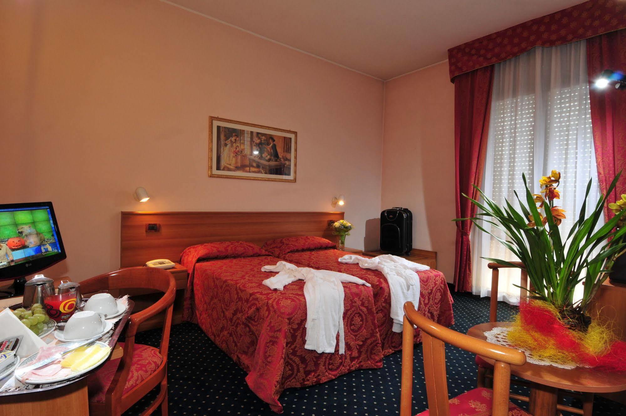 Hotel Terme Belsoggiorno อาบาโนแตร์เม ภายนอก รูปภาพ